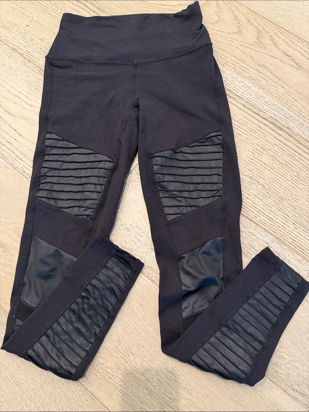Alo High-Waist Moto Legging – Black/Black Glossy – Size S